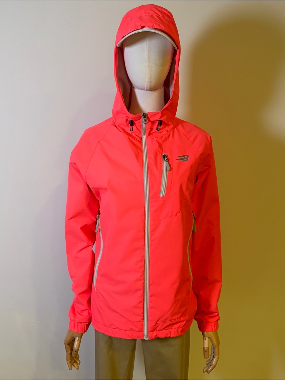 New Balance Women's Neon Coral Hooded Windbreaker Jacket Sz S (fits like XS)
